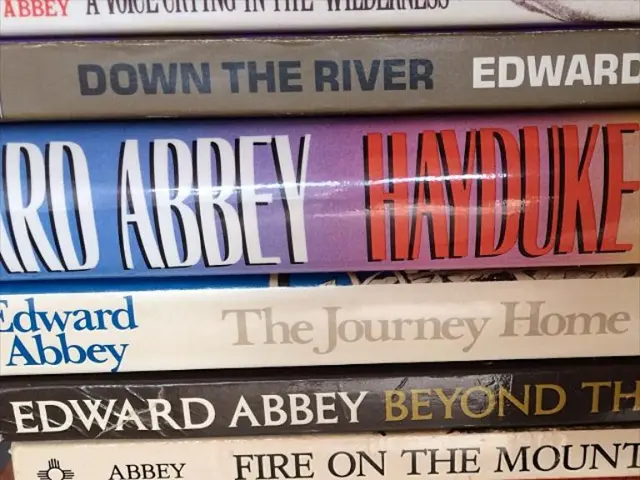 Honors Bestowed for Extraordinary Achievements: Amplonius Novus Gifts Books