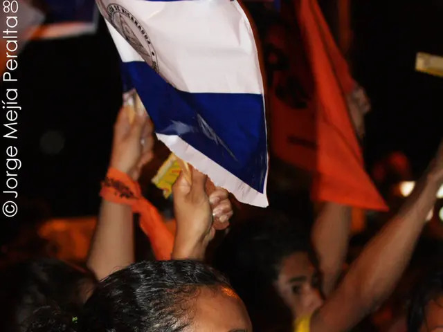 Michelle Obama and Julia Roberts encourage Vietnamese girls to continue their education