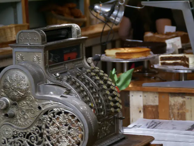 Topic Innovation in Data Science: The Impact of QueryPanda on Machine Learning Operations