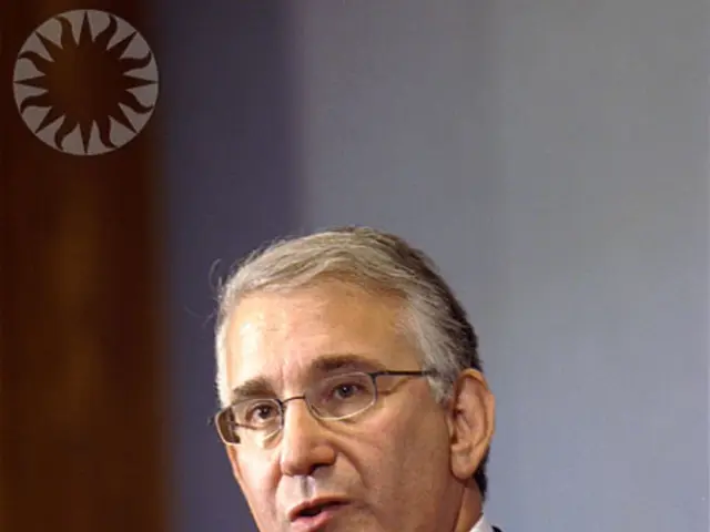 Mastering Varied English Accents via Sonic Repetition