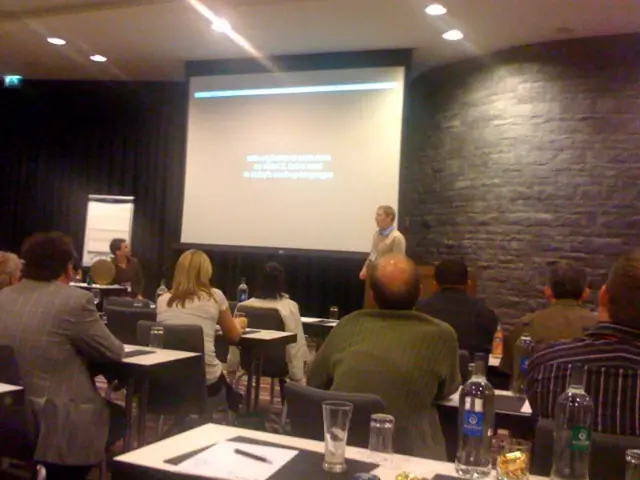 Mastering English Listening Skills Through Examination of Common Speech Structures and Interactions