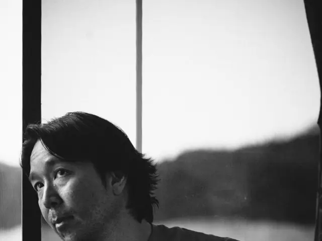 I see this is a black and white image and I see a man over here who is wearing a t-shirt and I see...