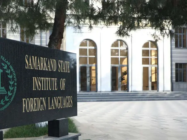 The image shows the entrance to the Samarkand State Institute of Foreign Languages, with a board...